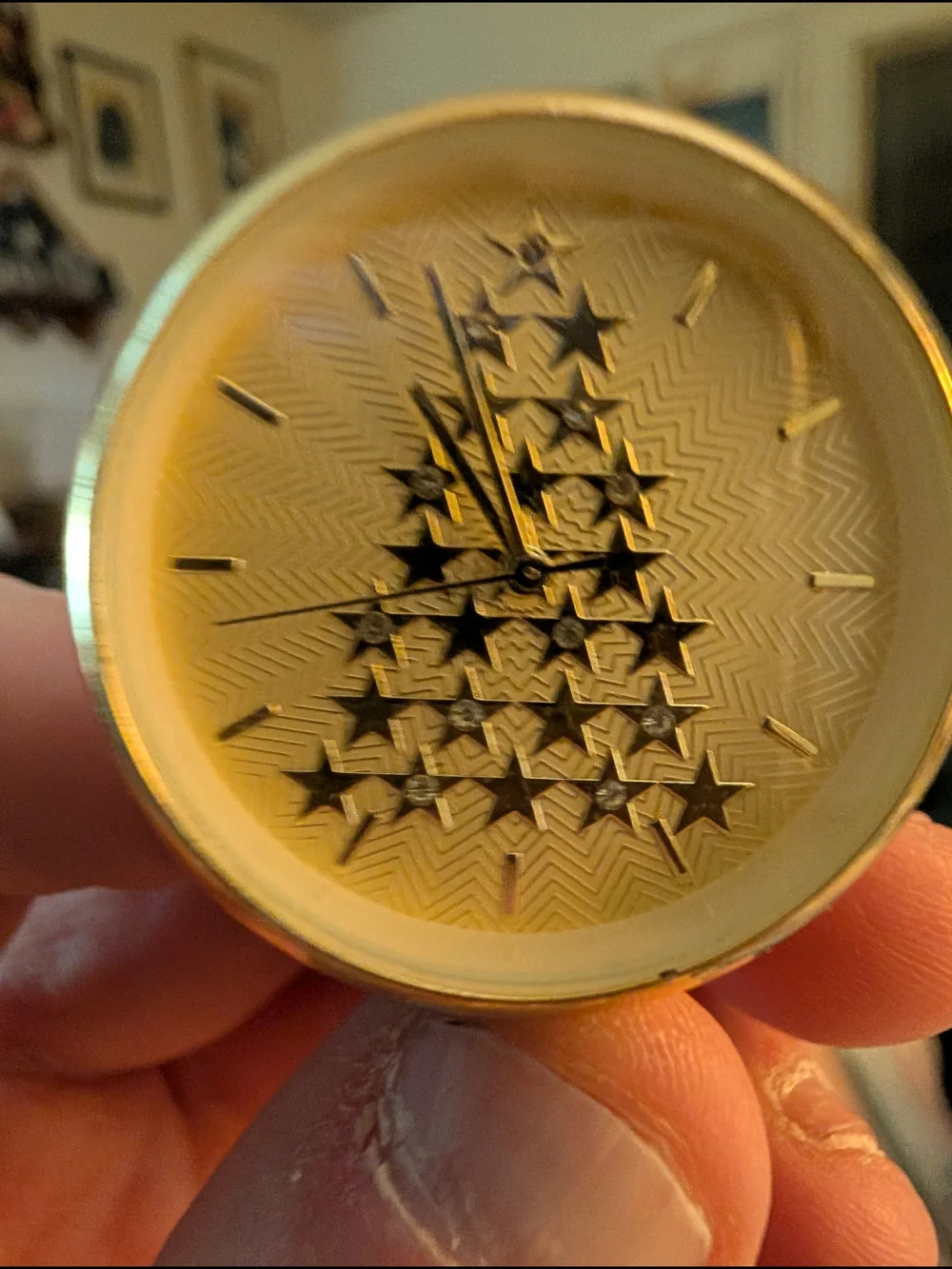 Christmas Tree Gold Star Pattern Round Watch Face Brand New Battery